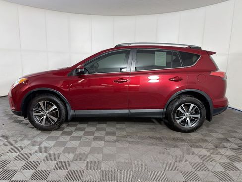 Used 2018 Toyota RAV4 XLE AWD/4WD image 2