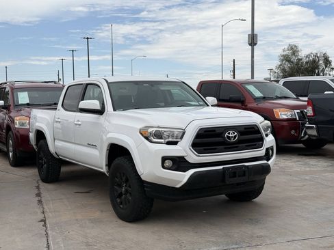 Used 2017 Toyota Tacoma SR5 w/ Tow Package RWD image 2