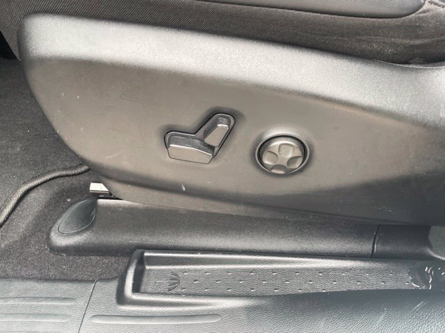 Used 2026 Chrysler Pacifica Select FWD image 40