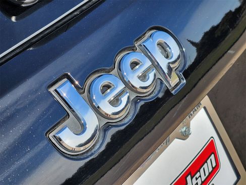 Used 2018 Jeep Grand Cherokee Overland image 12