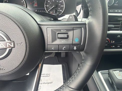 Used 2025 Nissan Pathfinder SV FWD image 36