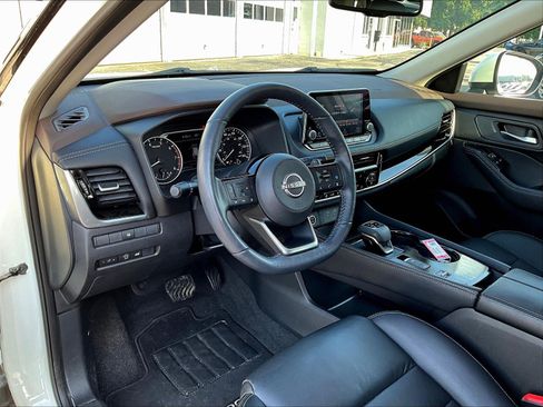 Used 2023 Nissan Rogue SL FWD image 4