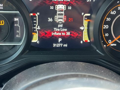 Used 2025 Jeep Wrangler Sahara image 40