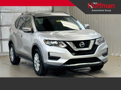 Used 2018 Nissan Rogue SV image 1
