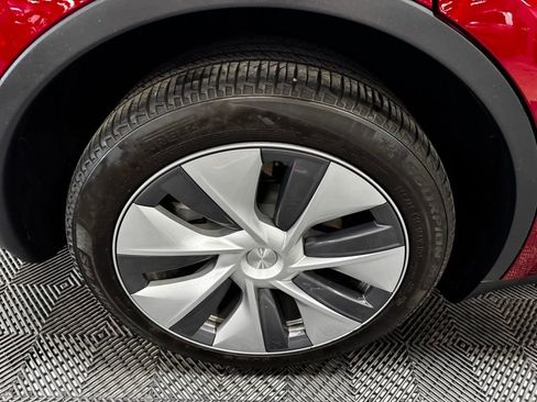 Used 2024 Tesla Model Y Long Range image 19
