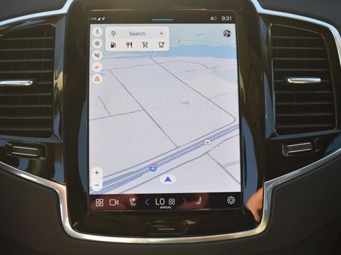 Used 2023 Volvo XC90 B6 Plus image 29