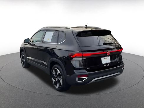 Used 2025 Volkswagen Taos SE image 11