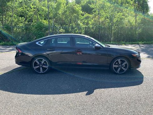 Used 2023 Honda Accord Sport image 2