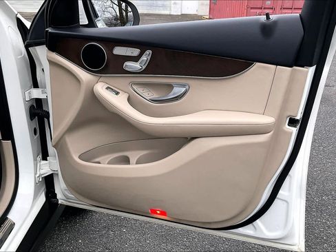 Used 2019 Mercedes-Benz GLC 300 GLC 300 image 23