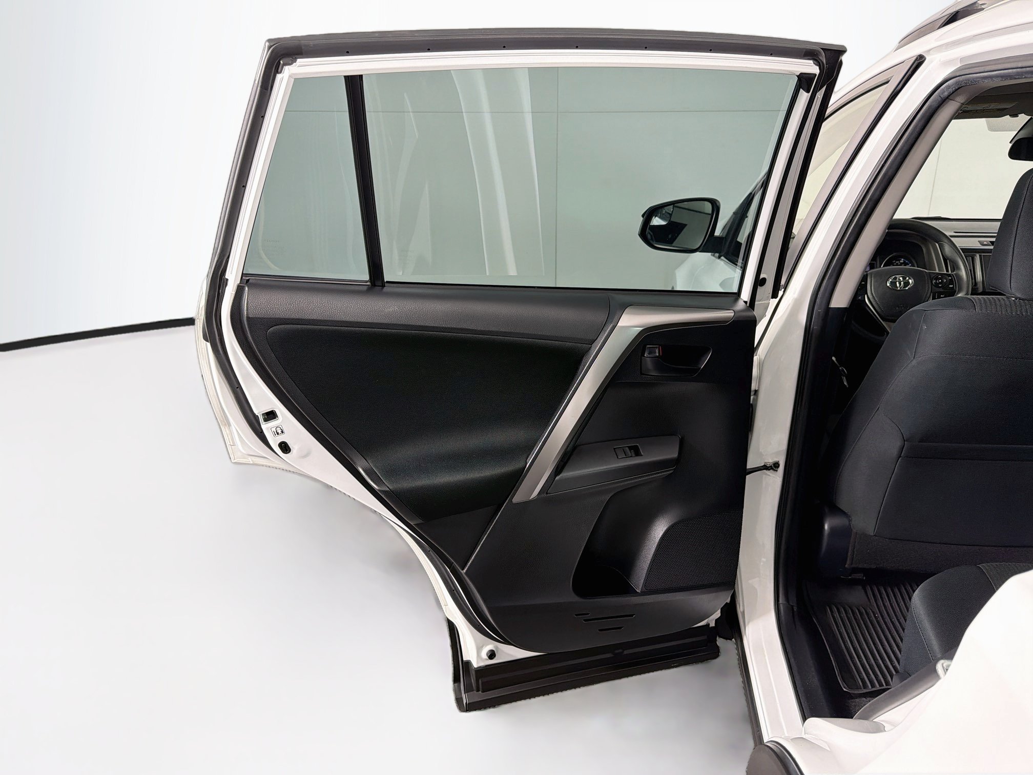 Used 2018 Toyota RAV4 LE w/ All Weather Liner Package FWD image 25