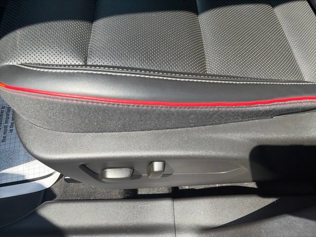 Used 2023 Buick Envision Essence w/ Sport Touring Package FWD image 18