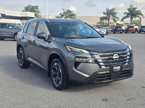 Used 2024 Nissan Rogue SV w/ SV Premium Package FWD image 3
