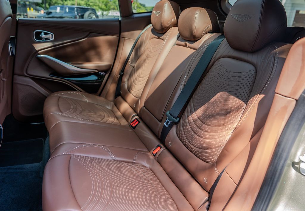 Used 2023 Aston Martin DBX AWD/4WD image 19