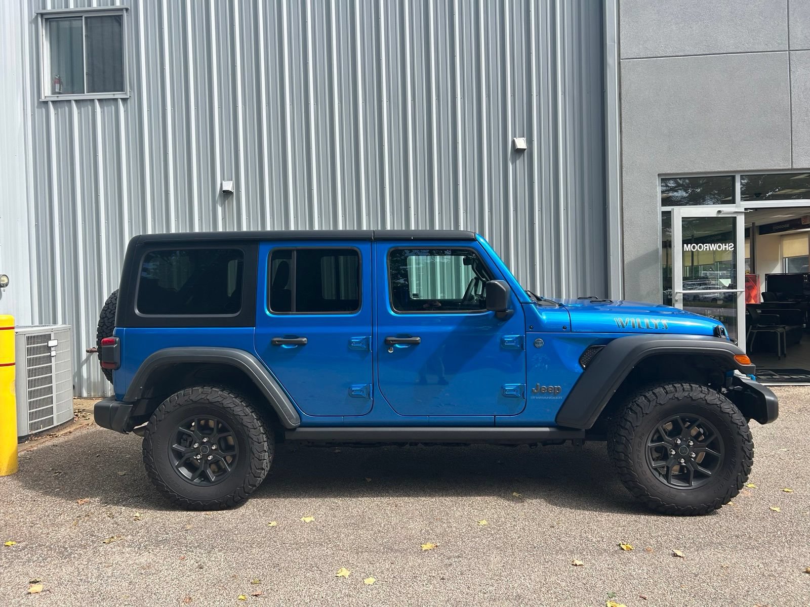 Used 2024 Jeep Wrangler Unlimited AWD/4WD image 4