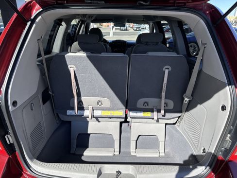 Used 2008 Hyundai Entourage GLS image 13