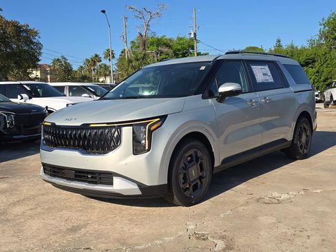 New 2026 Kia Carnival EX FWD image 4