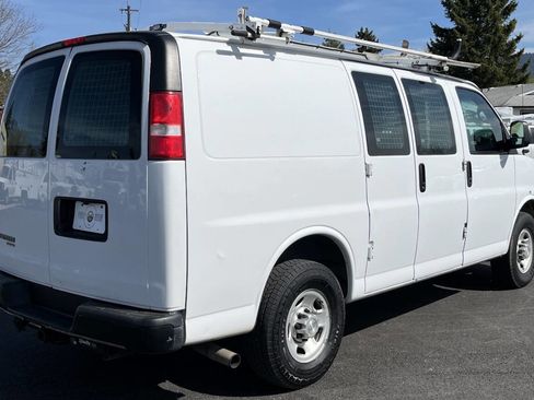 Used 2015 Chevrolet Express 2500 image 5