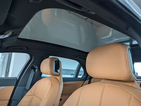 Certified 2024 BMW 740i xDrive AWD/4WD image 11