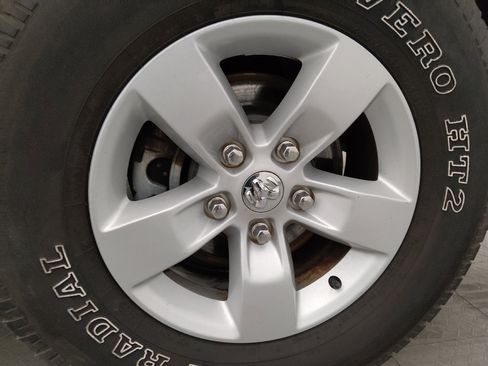 Used 2019 RAM 1500 Tradesman w/ Chrome Appearance Group RWD image 31