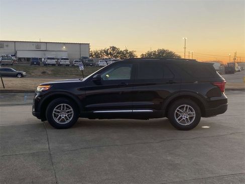 New 2025 Ford Explorer Active image 7