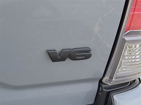 Used 2020 Toyota Tacoma TRD Off-Road image 17