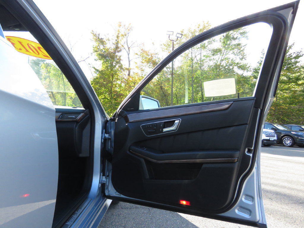 Used 2013 Mercedes-Benz E 350 4MATIC Sedan image 12