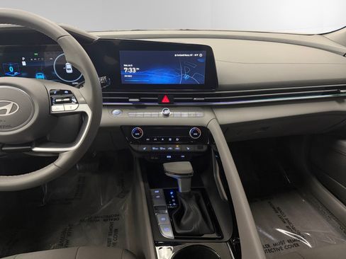 Used 2024 Hyundai Elantra SEL w/ Convenience Package FWD image 11
