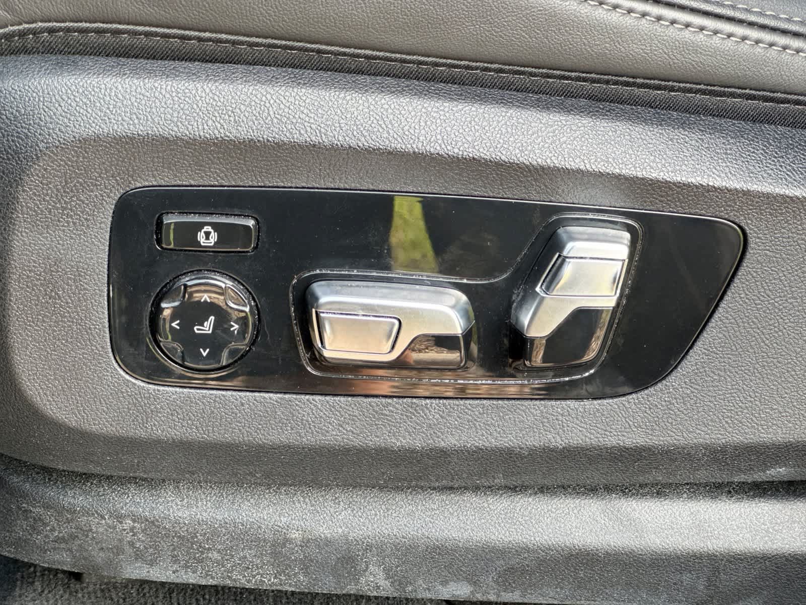 Used 2025 BMW X7 xDrive40i AWD/4WD image 16