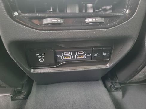 Used 2023 Jeep Grand Cherokee Limited image 24