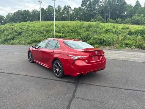Used 2019 Toyota Camry SE FWD image 7