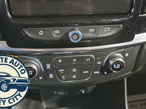 Used 2021 Chevrolet Traverse Premier image 16