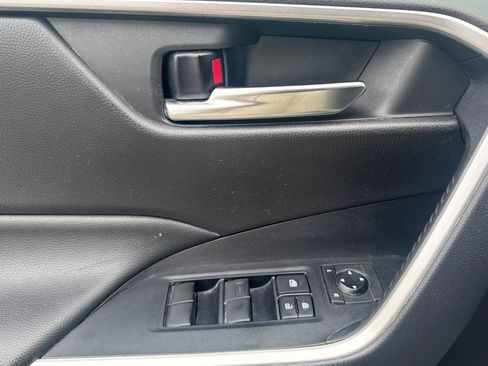 Used 2021 Toyota RAV4 XLE AWD/4WD image 14