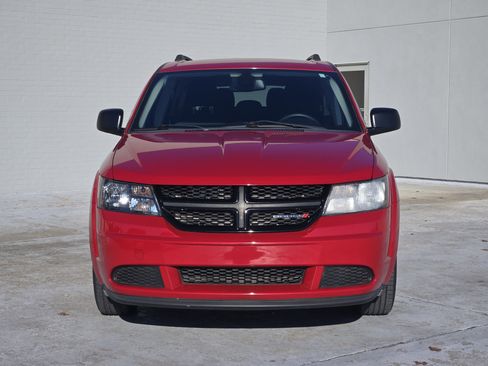 Used 2018 Dodge Journey SE w/ Popular Equipment Group image 2