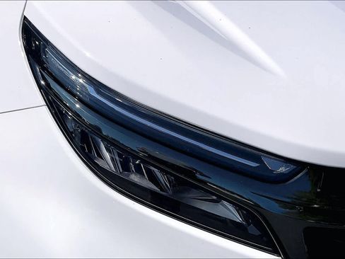 Used 2023 Chevrolet Equinox RS FWD image 27