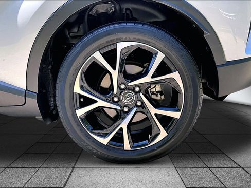 Used 2019 Toyota C-HR Limited FWD image 8