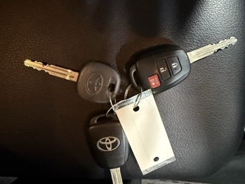 Used 2020 Toyota 4Runner SR5 image 40