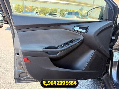 Used 2014 Ford Focus SE FWD image 17