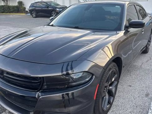 Used 2019 Dodge Charger SXT w/ Plus Group RWD image 3