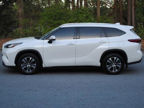 Used 2020 Toyota Highlander XLE image 10