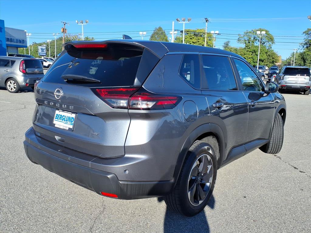 Used 2024 Nissan Rogue SV FWD image 4