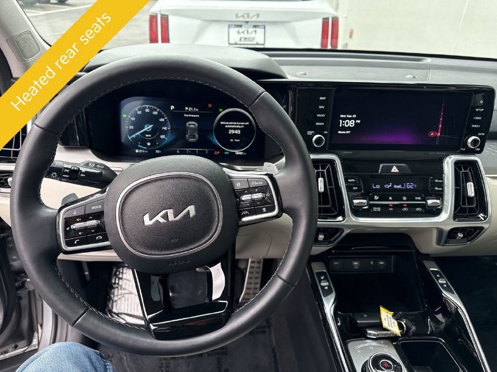 Certified 2023 Kia Sorento SX Prestige w/ Panoramic Sunroof Package AWD/4WD image 24