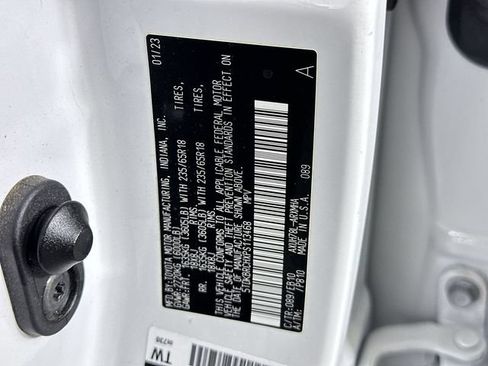Used 2023 Toyota Highlander XLE AWD/4WD image 35