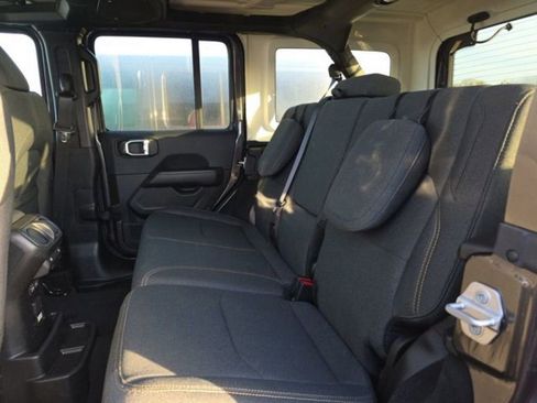 Used 2025 Jeep Wrangler Unlimited Sahara image 6