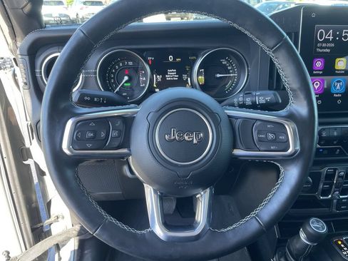 Used 2022 Jeep Wrangler Unlimited Sahara w/ Cold Weather Group AWD/4WD image 15