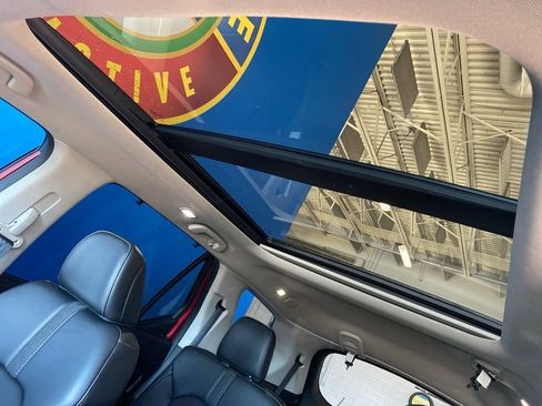 Used 2023 Honda Pilot Touring image 15