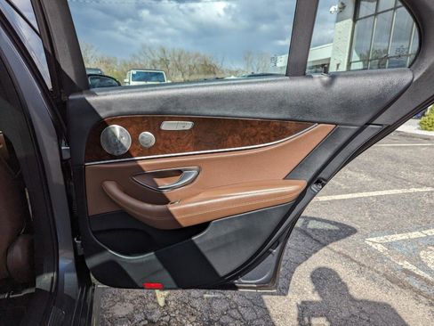 Used 2022 Mercedes-Benz E 350 4MATIC Sedan image 38