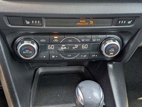 Used 2017 MAZDA MAZDA3 Touring FWD image 31