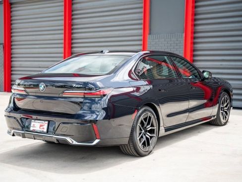 Used 2023 BMW 740i w/ Parking Assistance Package image 4