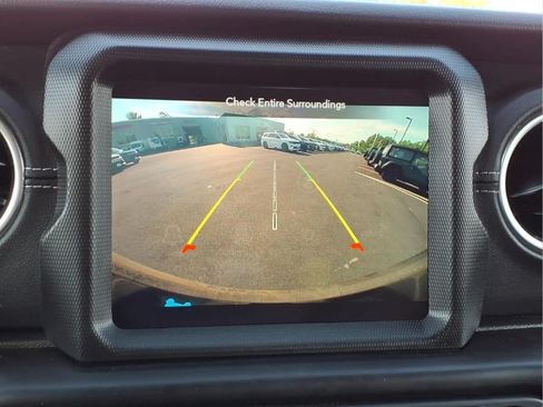 Used 2022 Jeep Wrangler Unlimited Sahara w/ Cold Weather Group AWD/4WD image 23