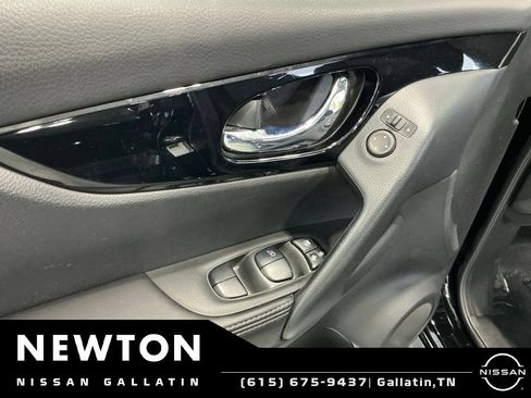 Used 2020 Nissan Rogue Sport SV FWD image 32